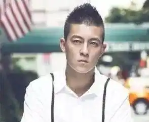 网红男发型,既独具个性,又紧跟时尚潮流
