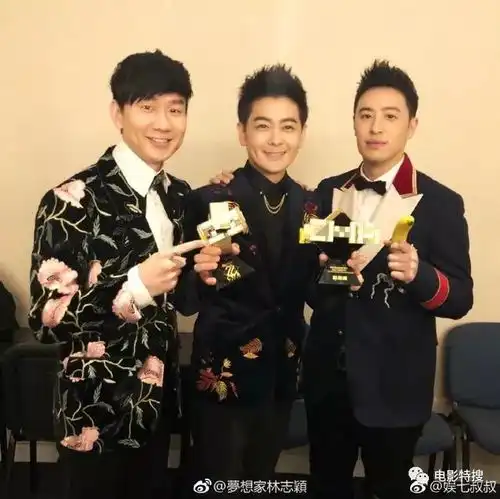 林志颖和老牌男神合影被秒成渣网友站旁边像个跟班小弟
