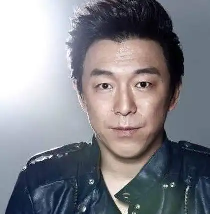 因高虎出道,成百亿票房得主,20年无绯闻的黄渤,被曝出轨
