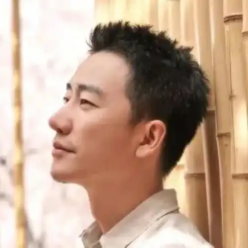 黄轩问人夫感是人的丈夫吗再火的男流量,也蹭不上这娱乐圈顶级人设
