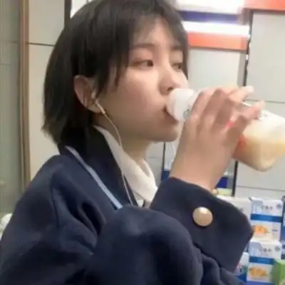 星河滚烫,不如吃碗麻辣烫
