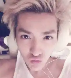 各路明星嘟嘴自拍卖萌合集赵丽颖心爱,鹿晗好q,最卖萌竟是王源
