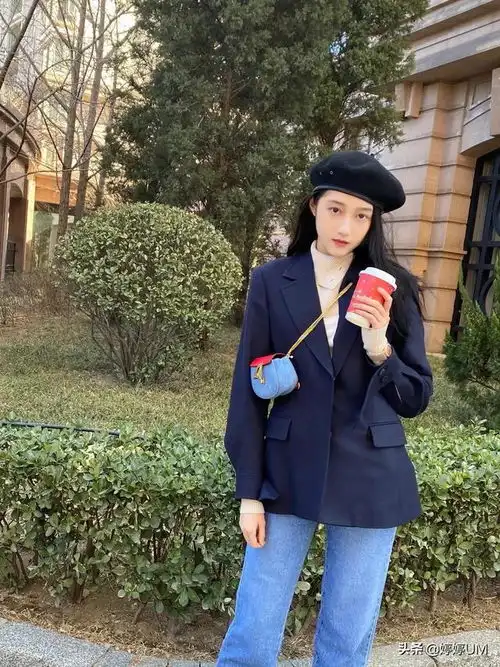 关晓彤,肤白貌美性感迷人颜值在线,好看的女人让人心动不已
