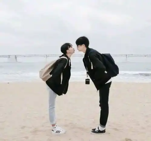 接吻时,女人吻准男人的七寸,男人会爱你到骨子里
