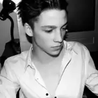 求这种类型的头像最好都是灰色的要男的
