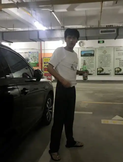 空姐晒与胡歌合照网友夸赞太帅了,白白嫩嫩的,感谢王家卫
