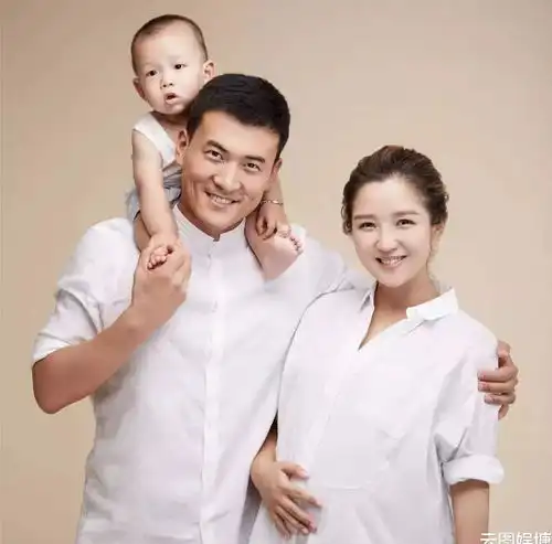 当红时结婚,2年生2子,离婚后又添一胎,大过年又被爆婚变分居
