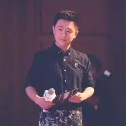 试问娱乐圈里爱玩游戏的小哥哥,哪个不想拥有叶修的技术呢

