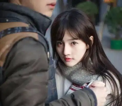 女人动了心,会在男人身上几个地方主动,女人越主动男人越心动
