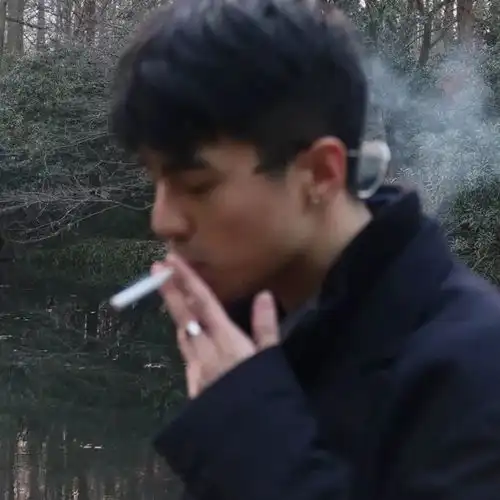 头像游戏能陪我一辈子,如果你也能,那我以后就不打游戏了,只打你