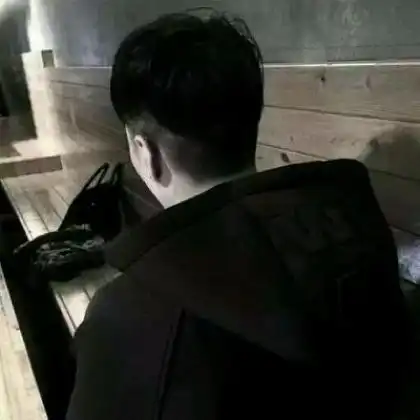 qq男生黑白头像帅气冷酷,全部是侧面的面无表情的男人

