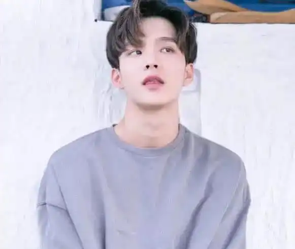 女孩发来我爱你,傻子才会我也是看看高情商的人怎么回
