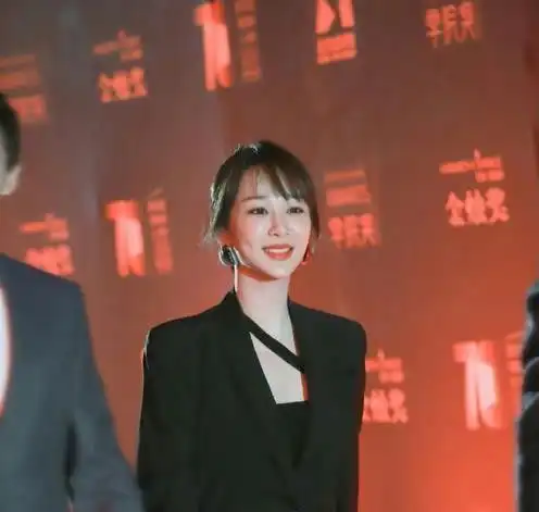 西装绅士风男头像杨紫