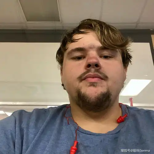 抖音网红短片获疯传男主角激似肥版里安纳度狄卡比奥瞬间爆红
