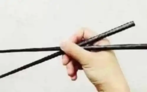 心理测试习惯用哪一种拿筷子方式看你最终会栽到哪种男人手中

