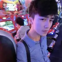 我想知道这个男的是谁叫什么名字
