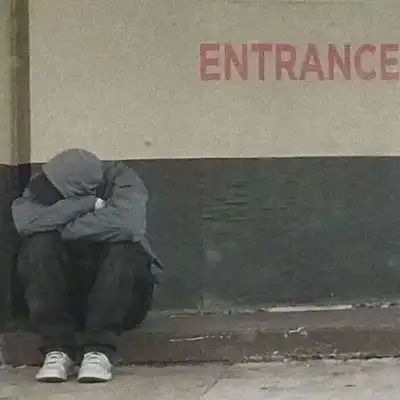 让人掉眼泪的失恋男生伤感头像你担心的所有事都只是虚惊一场

