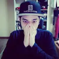 十年能否换你一句好久不见
