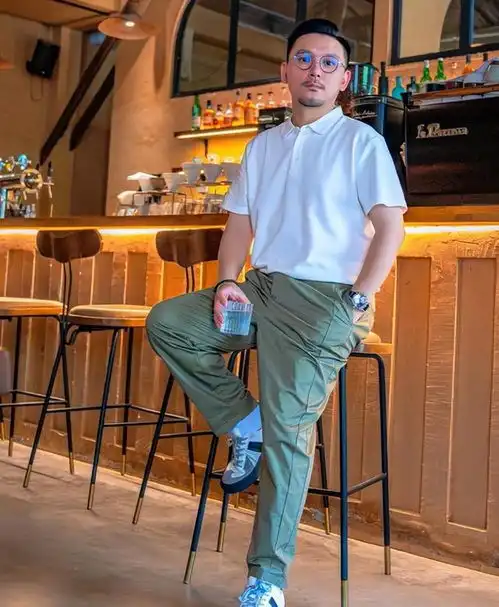 建议中老年男人,夏天少穿这4种假时髦真土气颜色,太油腻
