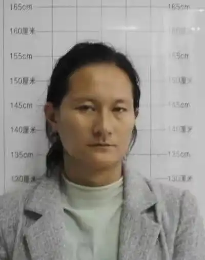 敲诈勒索同村男性,抖音网红成村霸,母女被带走村里人放鞭炮庆祝
