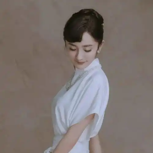 杨幂因不健康动作道歉引发争议,粉丝认为杨幂冤枉,没必要道歉
