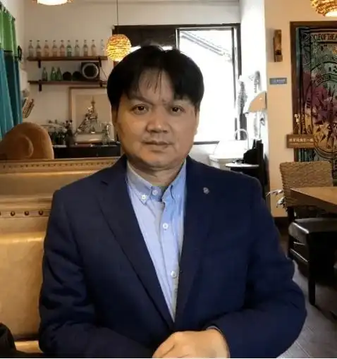 以少年的成长映射时代的光辉余闲扶贫题材现实主义力作三十六只蜂箱出版
