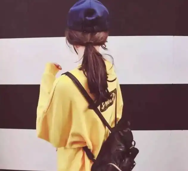 我是女生,爱漂亮的女生学学人家怎么扎头发
