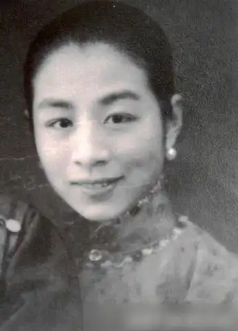 一组珍稀老照片,图6张爱玲爷爷,体态微胖耿介敢言,是晚清一股清流
