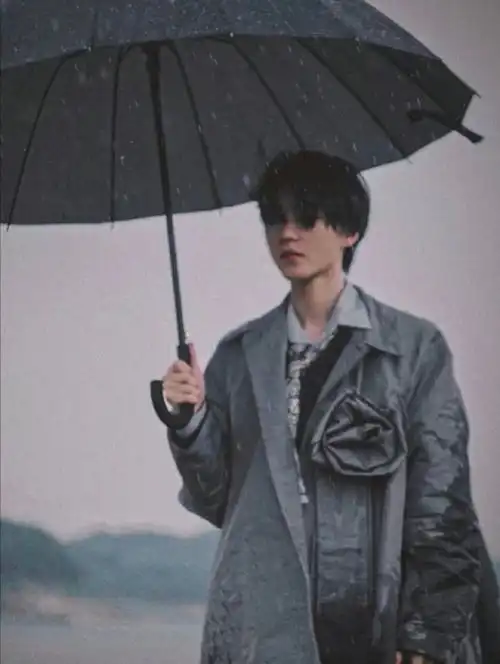 王俊凯氛围感壁纸
