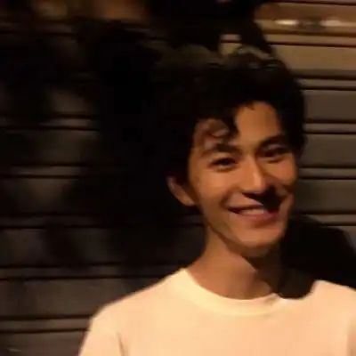 男生头像侧脸阳光高清阳光帅气男孩qq头像
