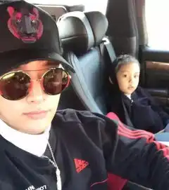 贾乃亮离婚,李小璐赚大了
