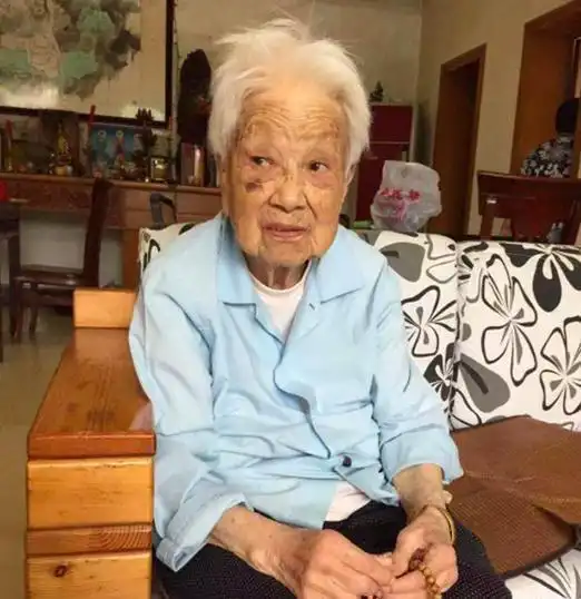 上海男女寿星出炉男110岁女112岁,为何女性总比男性长寿
