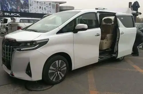 女子相亲嫌男方开面包车,男子拿出钥匙100万的面包车还不行
