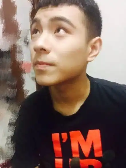 穿这么少这么暴露,勾引谁呢

