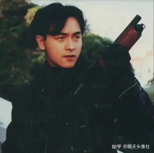 有质感的男生头像众生皆苦,而你是草莓味的
