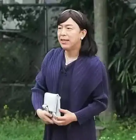 45岁黄渤近照曝光,妻子原来是我们熟悉的她,难怪林志玲都不娶了
