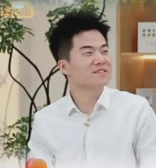 笑死董宇辉担心女儿是方脸会被小男生欺负,网友怀疑他有翠花了
