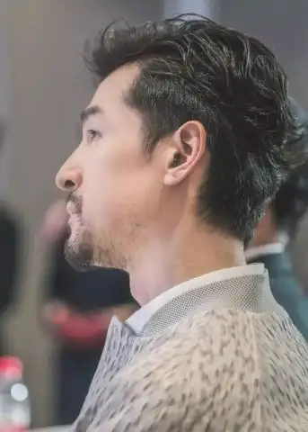 当男星留起来胡子蔡徐坤千玺稚嫩,胡歌成熟,他竟然最帅
