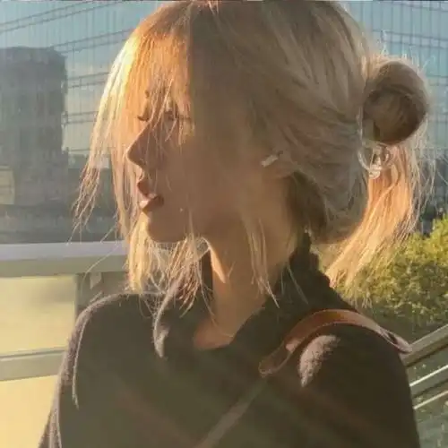 女生头像凌乱蜜糖
