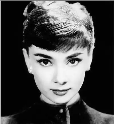 卡耐基真正聪明的女人,会在3个方面示弱,男人难以拒绝
