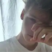 男生欧美头像阳光你的心只在他身上我全知道
