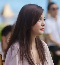 赵薇时不时用薇胖自黑,但她的侧颜杀分分钟颜值在线啊
