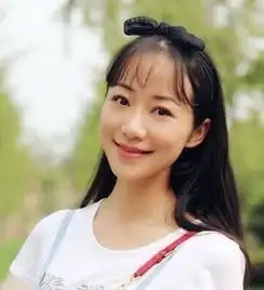 男生碎刘海发型,清新帅气两不误
