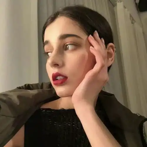 头像听话,不许再去拥抱那个让你难过的人了
