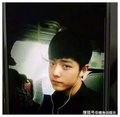 李沁晒10年前旧照清纯可人,盘点明星青涩旧照,能认全的算我输
