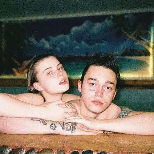 男朋友有个qq小号,并且用的情侣头像,我是不是被绿了
