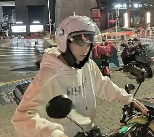 小众真人男生头像
