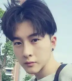 男人刘海发型什么样好看男士没有刘海的发型
