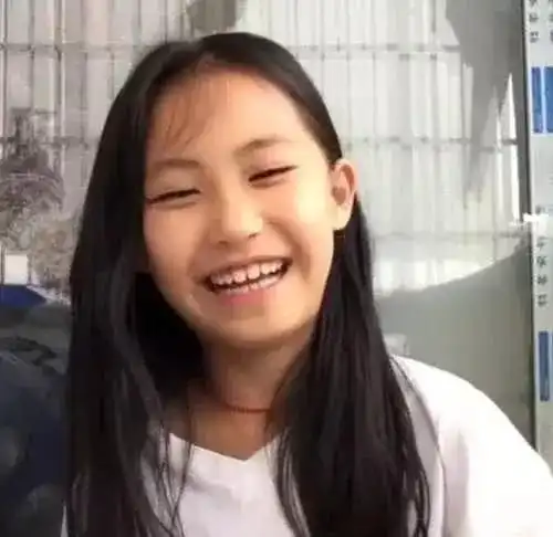 化妆术到底有多神奇小学生秒变夜店女王,网友太牛了
