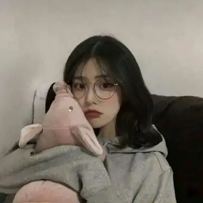 网易云热评给同桌女生听我爱的歌,她直言很难听,我很难过没想到她...
